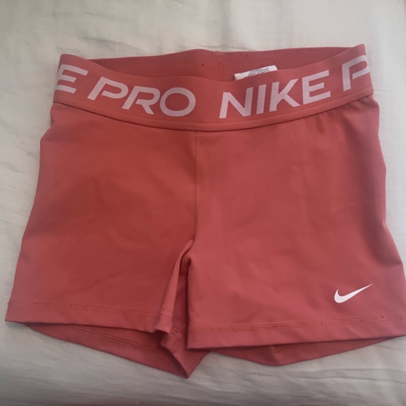 Peach color Nike pros size Small - Picture 1 of 1